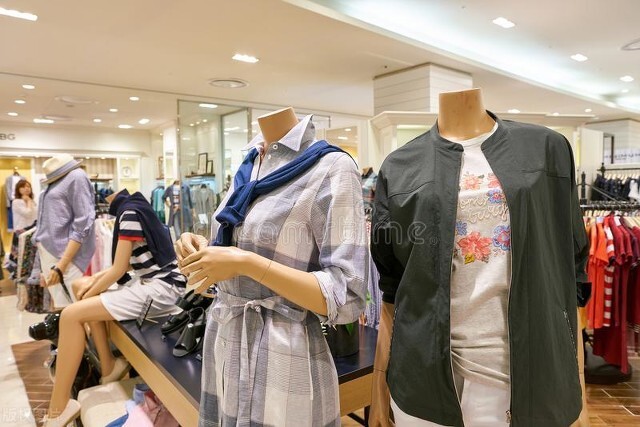 新手开服装店拿货砍价技巧分享：货比三家是关键