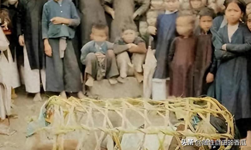 日军兽行照片:当着父亲的面玷污他女儿,临走还残忍割下妻子乳房