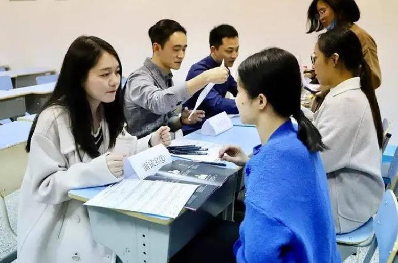 成都女大学生创业失败睡桥洞,创业失败女大学生