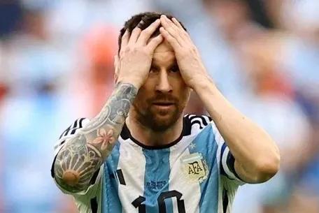 梅西失误经典一幕3秒3名大汉,梅西失误大巴黎