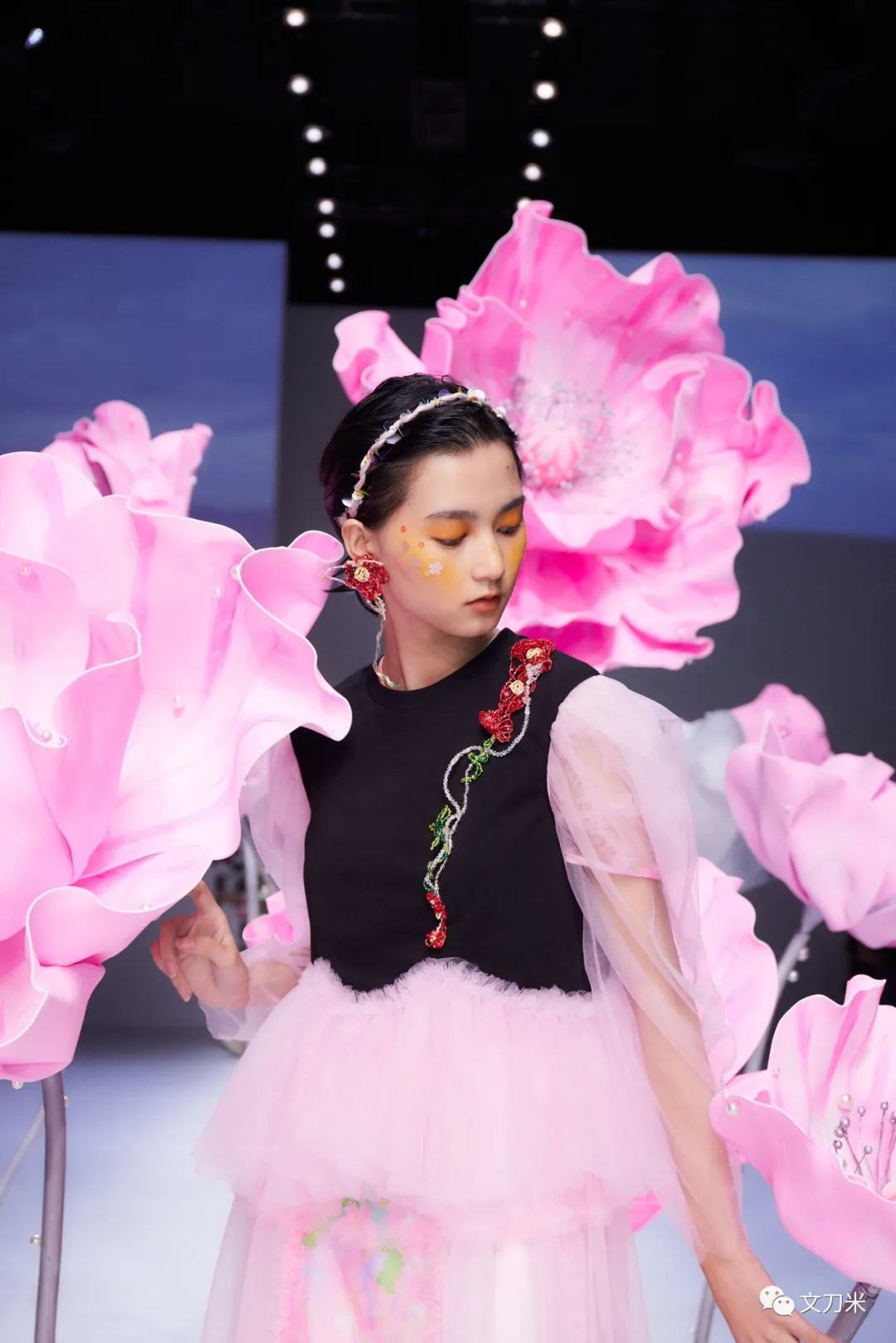 34岁转行即火|大品牌、明星争相找这位新手做花