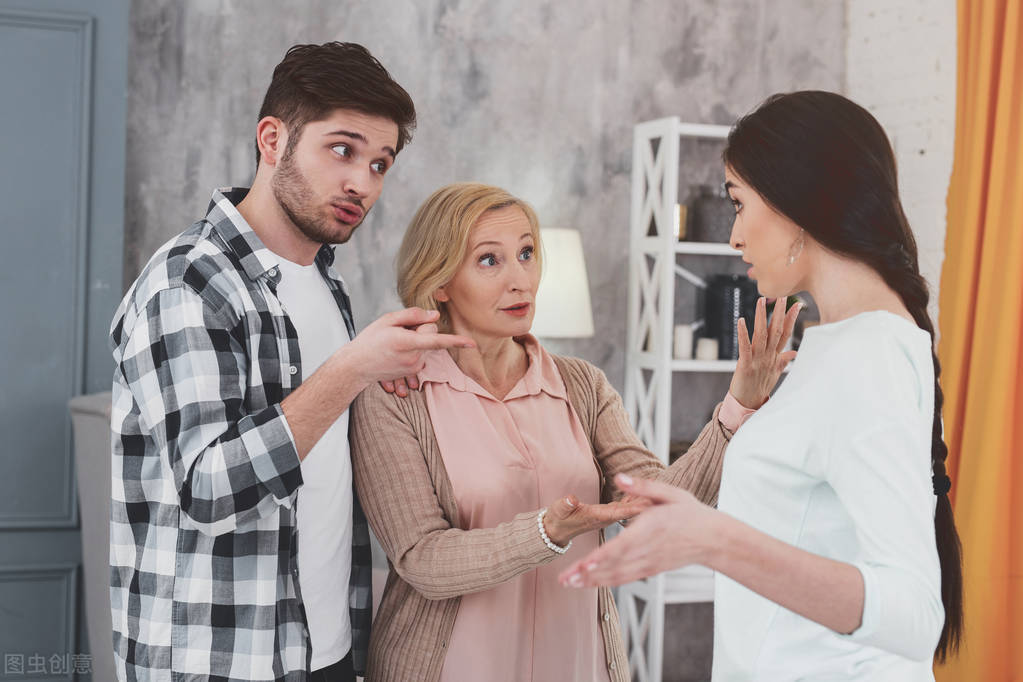 “你妈再不走我要疯了”老公想妙招送走多管闲事老妈：人不能太闲