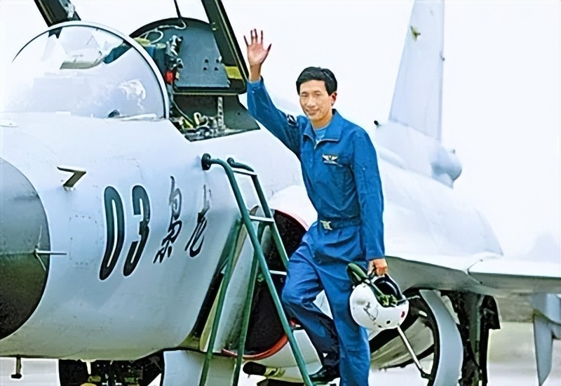 万米高空不带降落伞生还,万米高空坠落没有降落伞