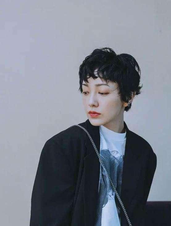 低价服装穿出高级感,廉价衣服穿出气质网红