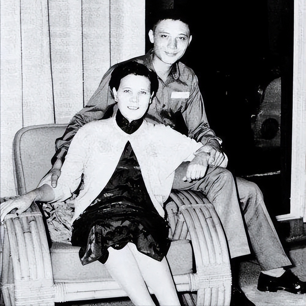 蒋介石的6个孙子，孝文酗酒成废物，孝武遭放逐，其余4个结局如何