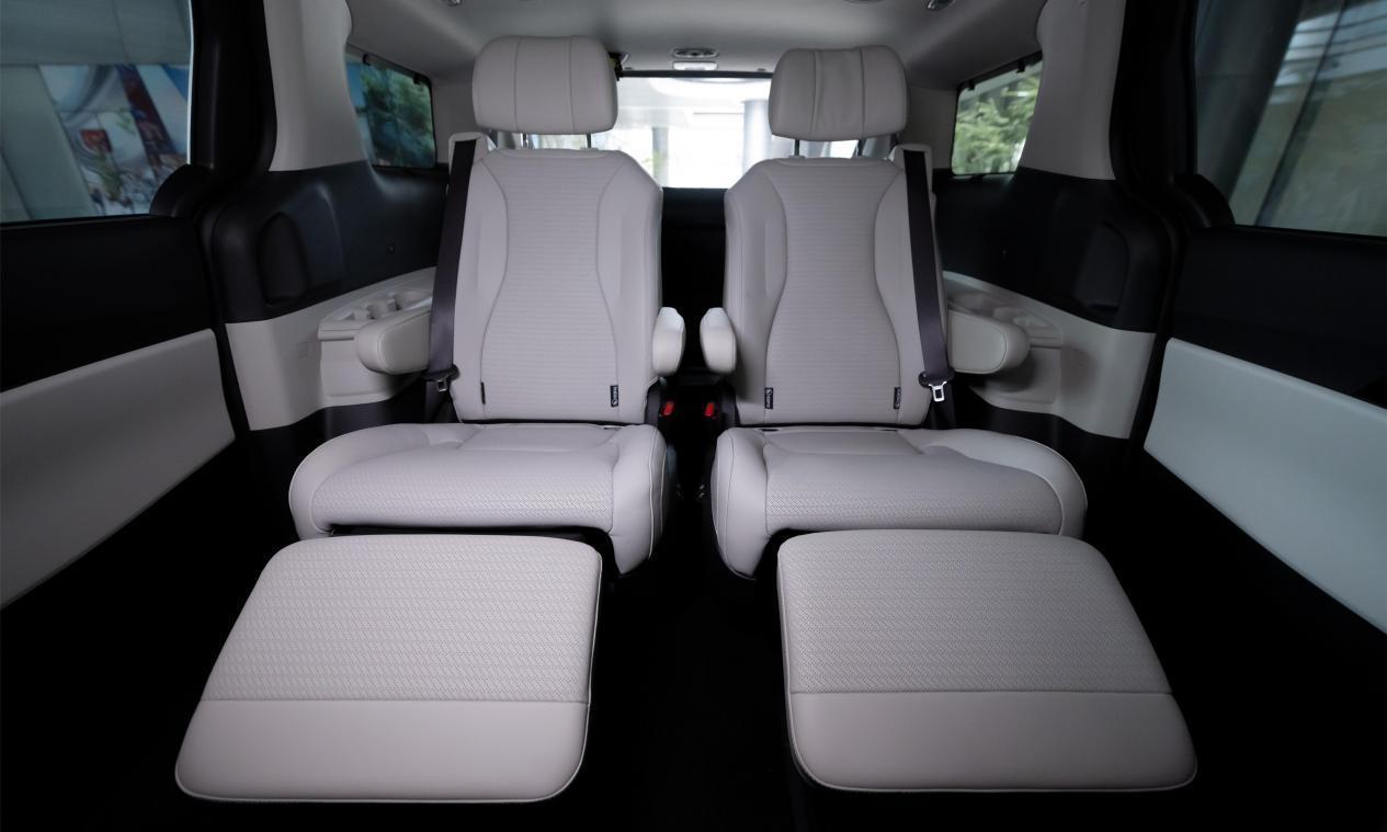 全新起亚嘉华实车很有商务风格,全新款起亚嘉华mpv版