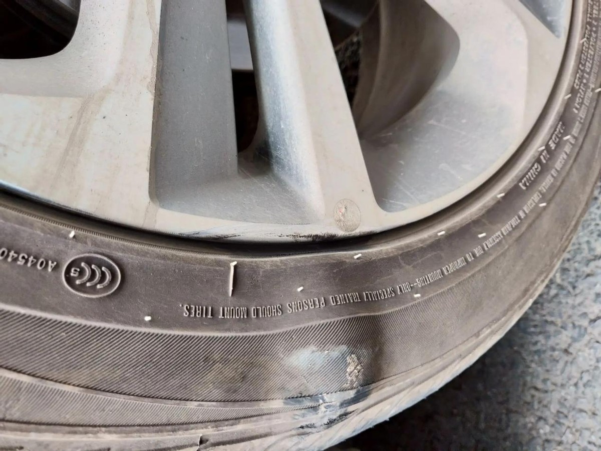 汽车在p挡卡死是什么原因,汽车卡死怎么回事