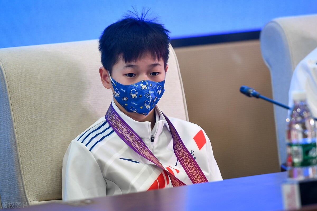 陈若琳13年国际泳联双人夺冠视频,全红婵陈若琳世锦赛同框