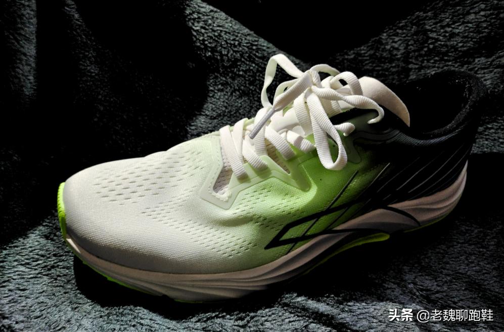 耐克vaporfly3代对比国产碳板跑鞋,国产跑鞋和进口区别