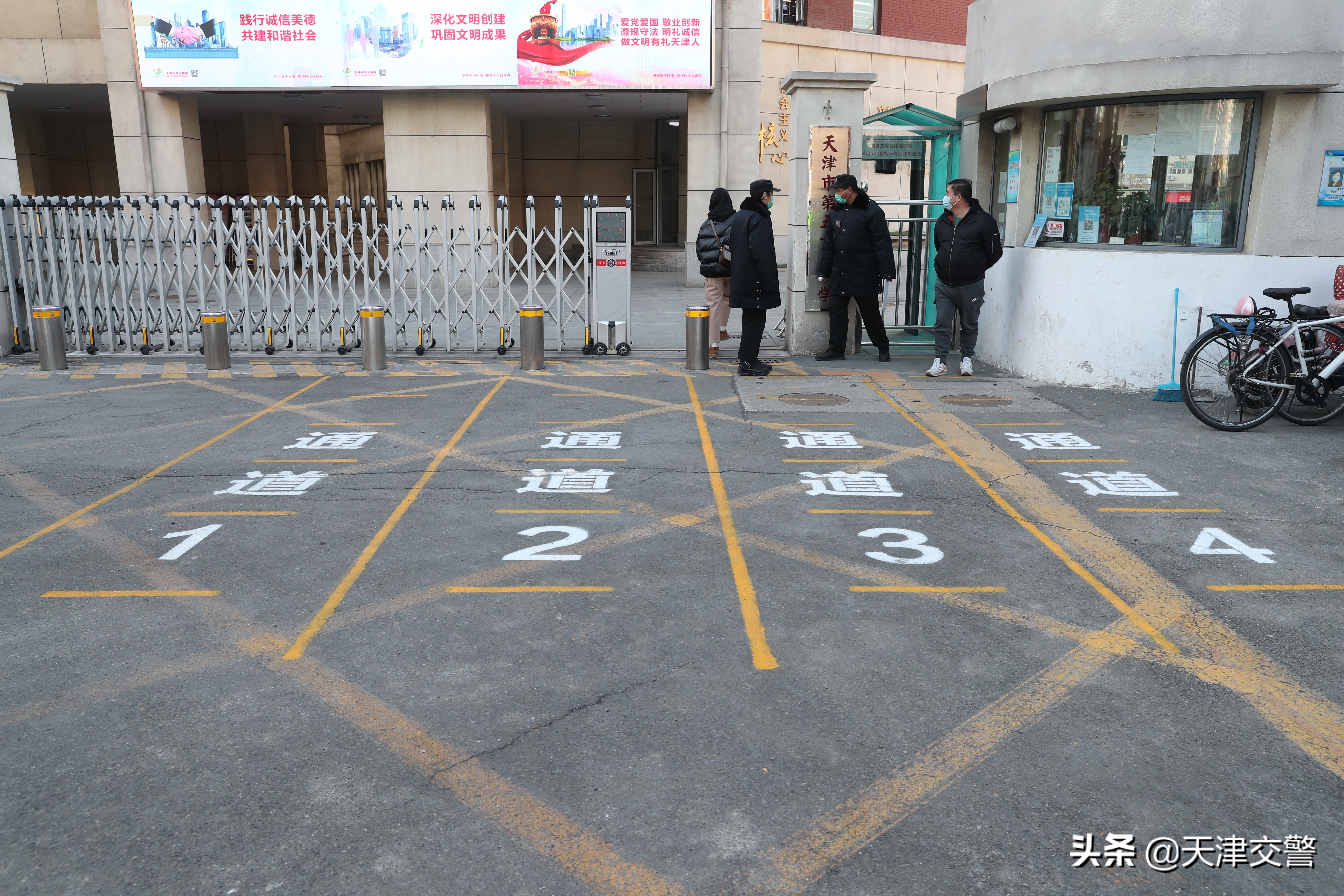 交警多措并举保障校园交通安全,交警一校一策方案与具体措施