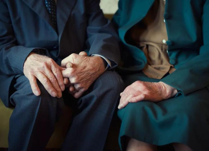 一把年纪，还老不正经？老年人的性与爱，为何无处安放