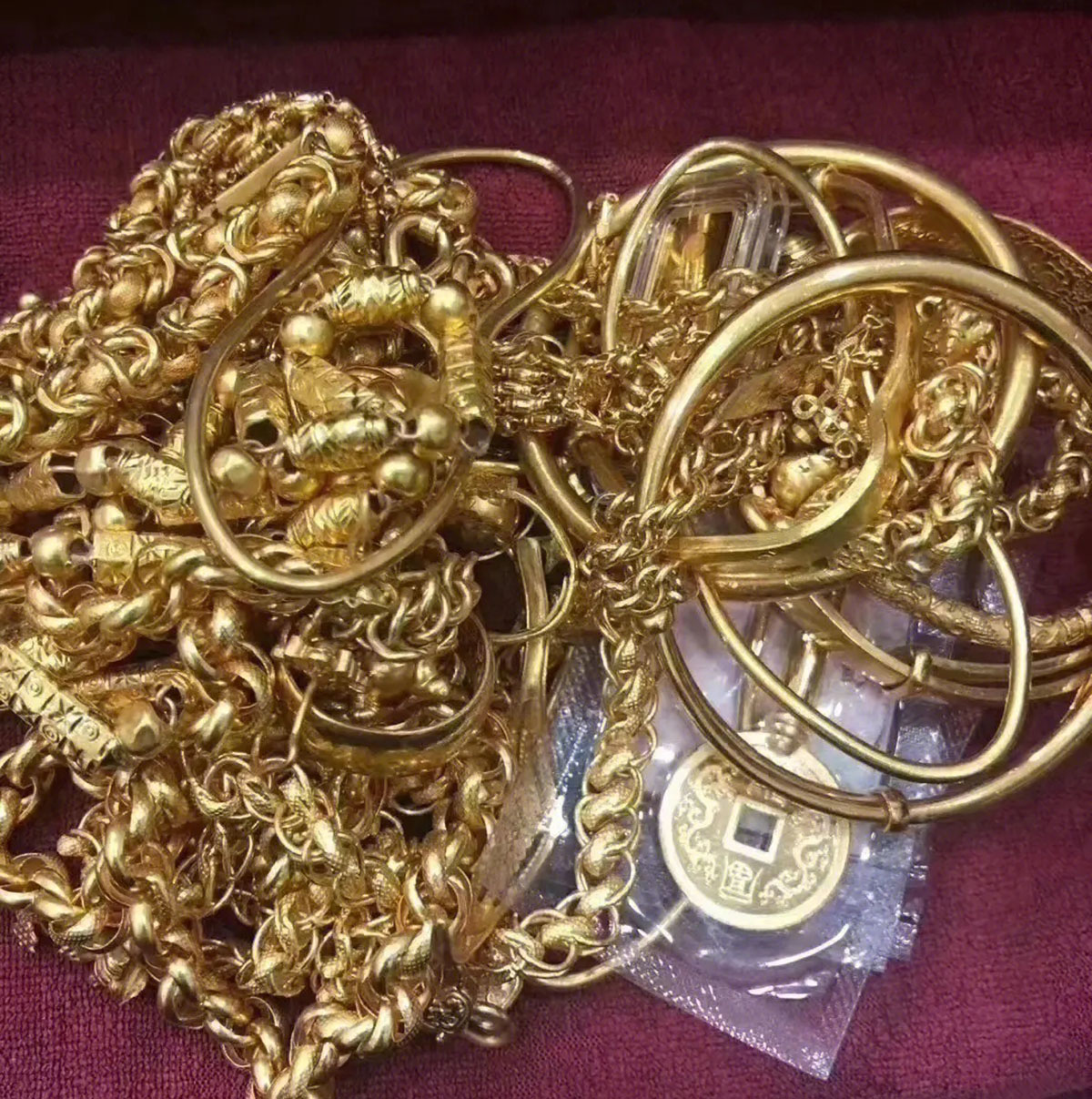 在祖宅下挖出1吨黄金怎么办,祖宅挖出黄金电视剧