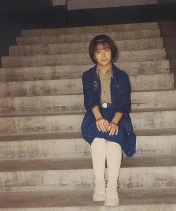 从天之骄女到卑微下跪,柴静为什么会被称为公知女神