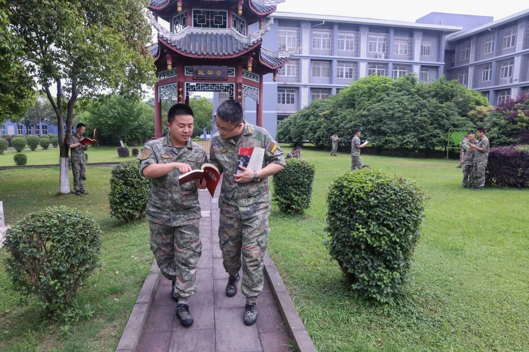 军营帅气视频,镜头下的军营青春岁月