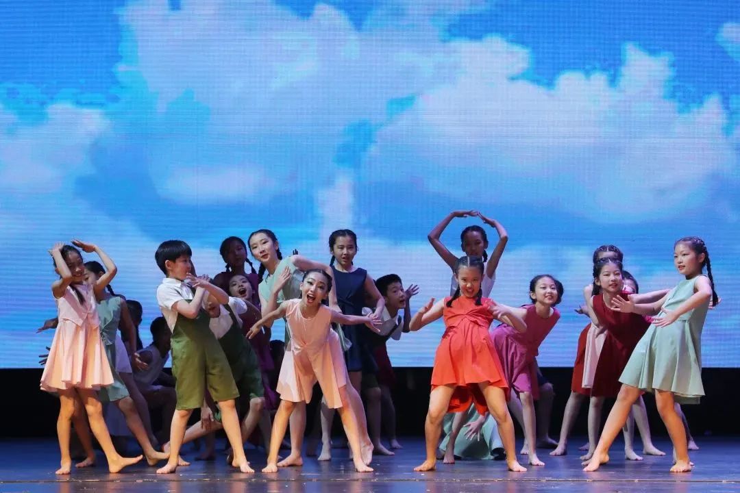 少年儿童心向党活动展览,老少童声颂党恩携手迈向新征程