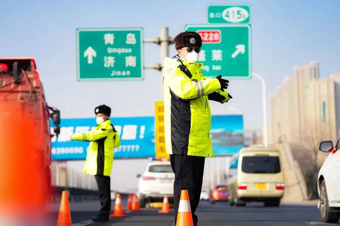 春节我在岗坚守岗位守护万家团圆,守护万家团圆年坚守岗位不打烊