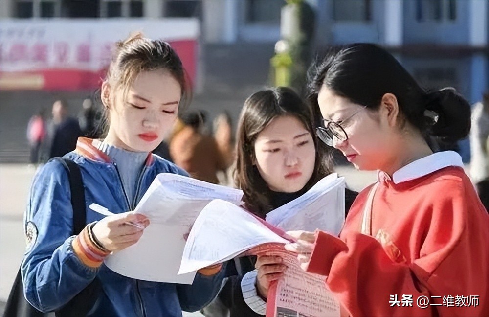 全国外语专业的大学最新排名,这2所双非院校建议你谨慎报考