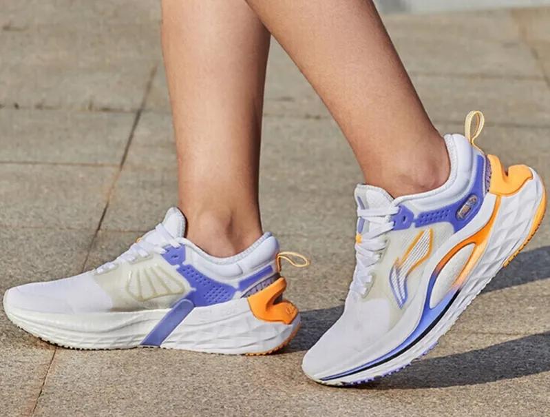 扁平足适合李宁烈骏6代吗,李宁超轻19和烈骏6哪个好