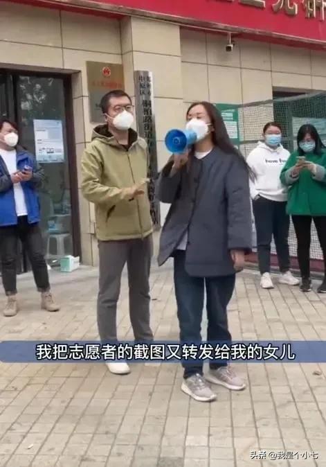 成人礼争议后郑州社区女书记刘红英当众喊冤，恰恰证明了大家的对