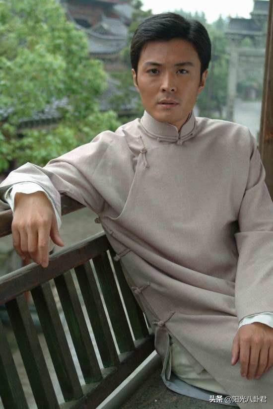 6位吃恋情“红利”的男星，恩爱时春风得意，分手后事业明显下滑