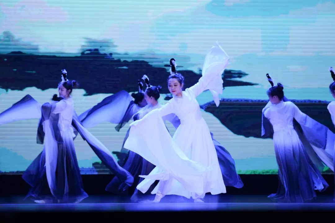 浠婂鑸炲姩,浠婂鑸炶捣鏉ュ箍鍦鸿垶