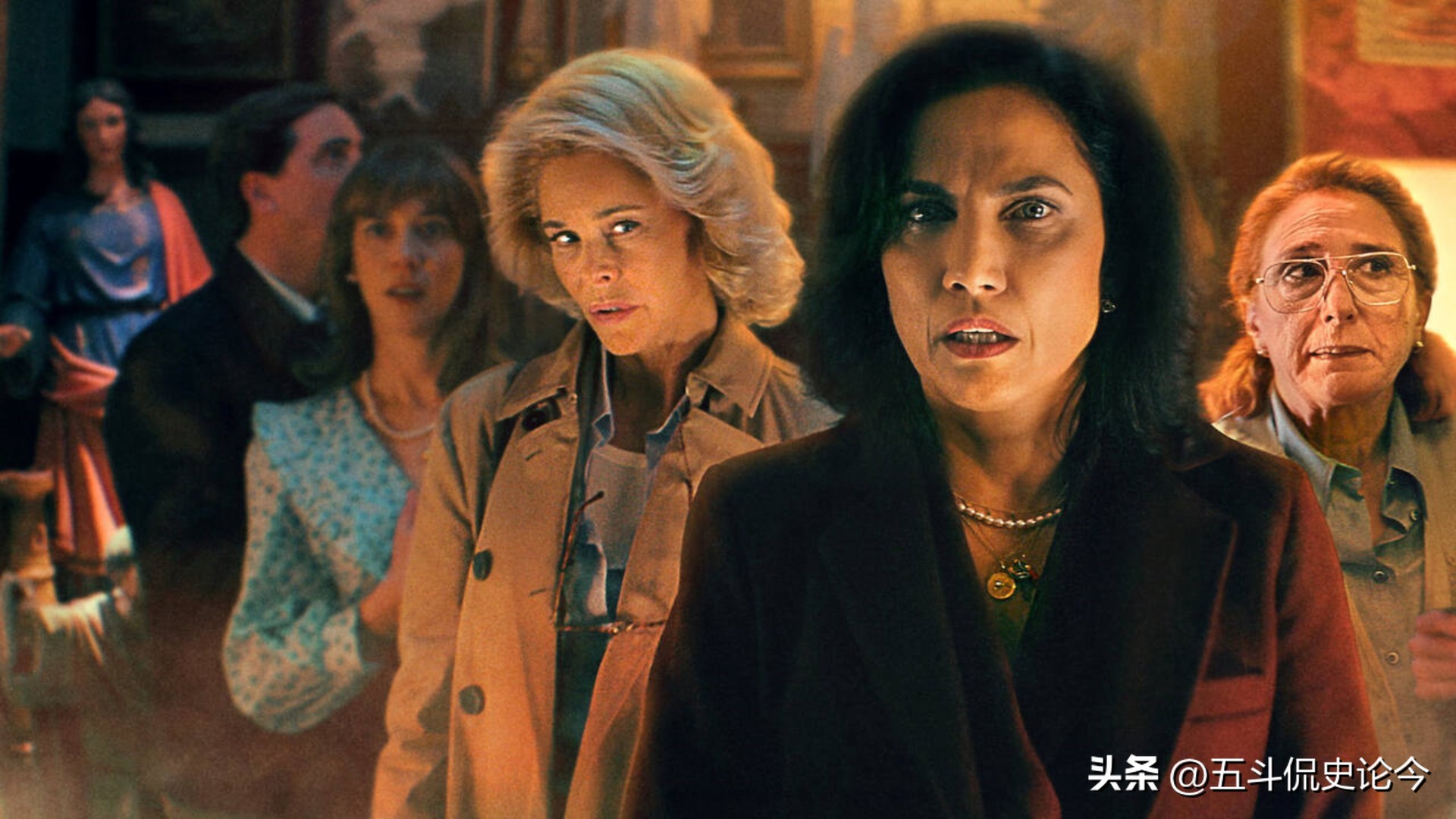 西班牙悬疑电影老太太,西班牙驱魔电影有女巫拿水晶球的