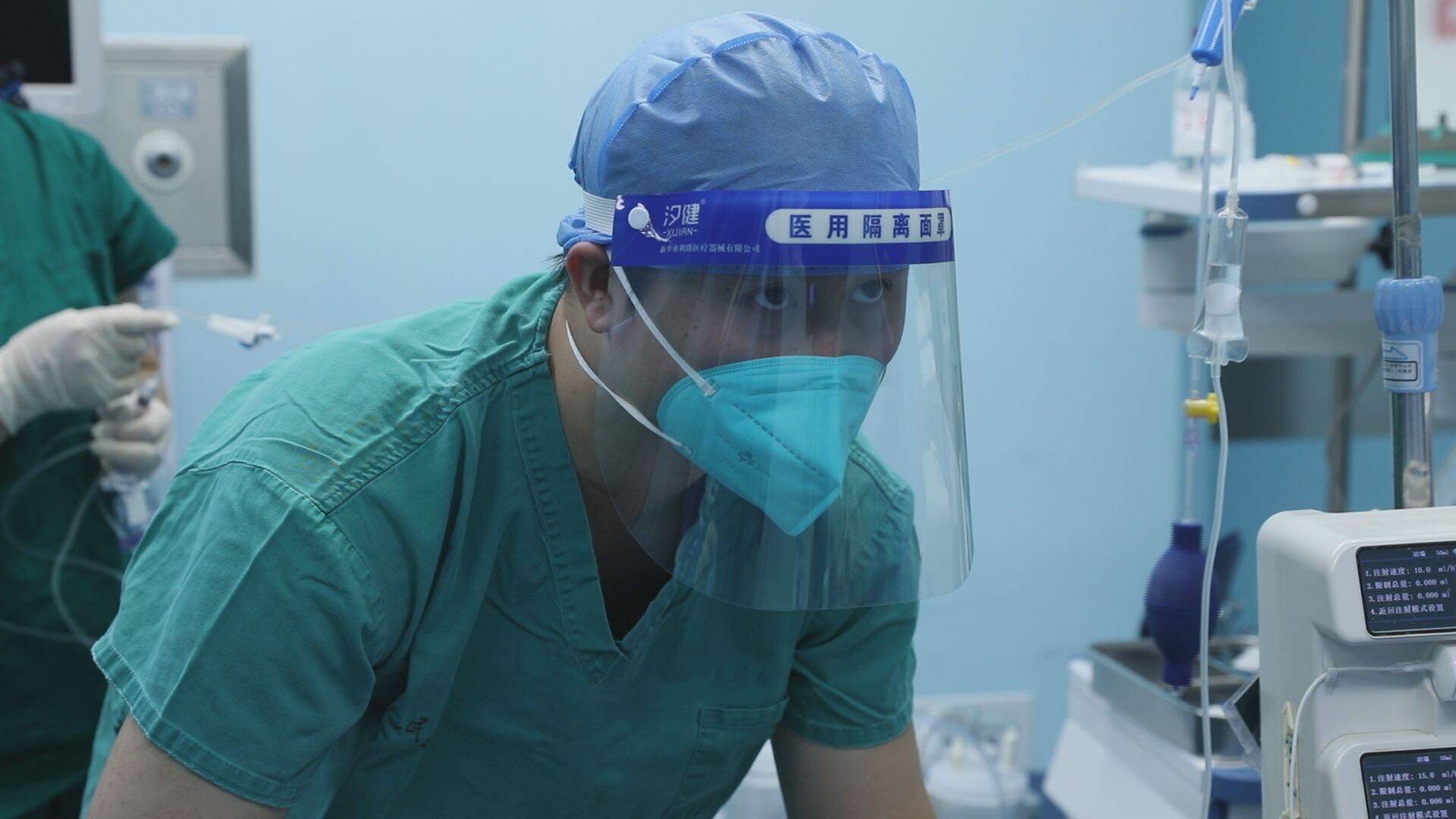 无影灯下的守护者医路有你,无影灯下的生命保护神