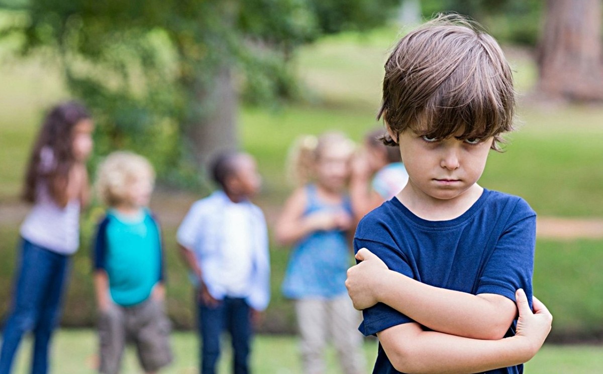 当孩子不被同学喜欢怎么回答,孩子说同学不愿意给他玩怎么办