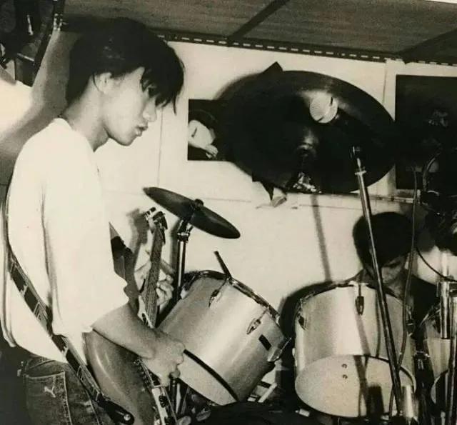 黄家驹26年前海阔天空现场版,海阔天空黄家驹给人的感觉