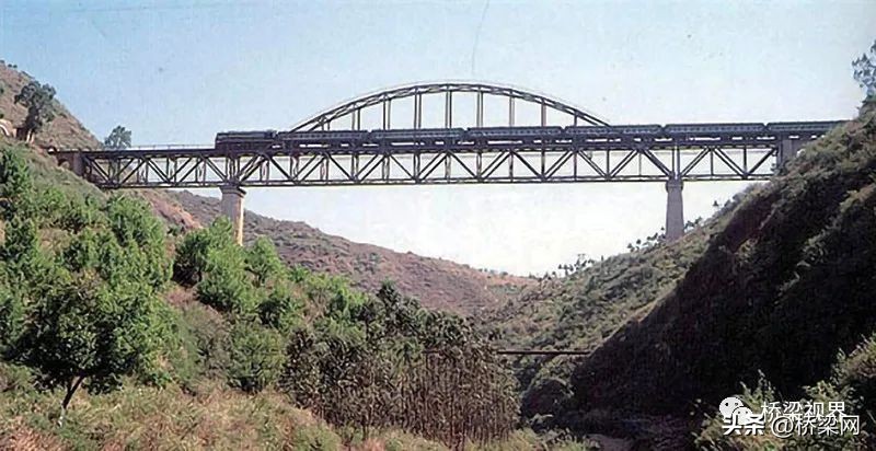 崇山峻岭架坦途——铁路大跨度拱桥建筑技术