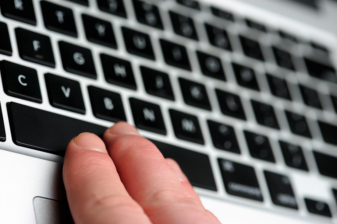 用电脑时间久了,电脑用了几分钟鼠标键盘就失灵