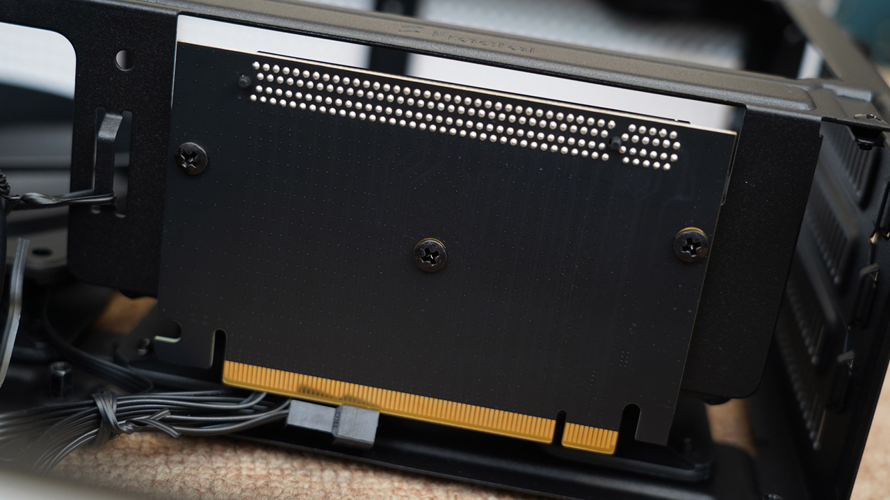 我骗媳妇说这是大号路由器，偷偷打造了一台高颜值ITX主机