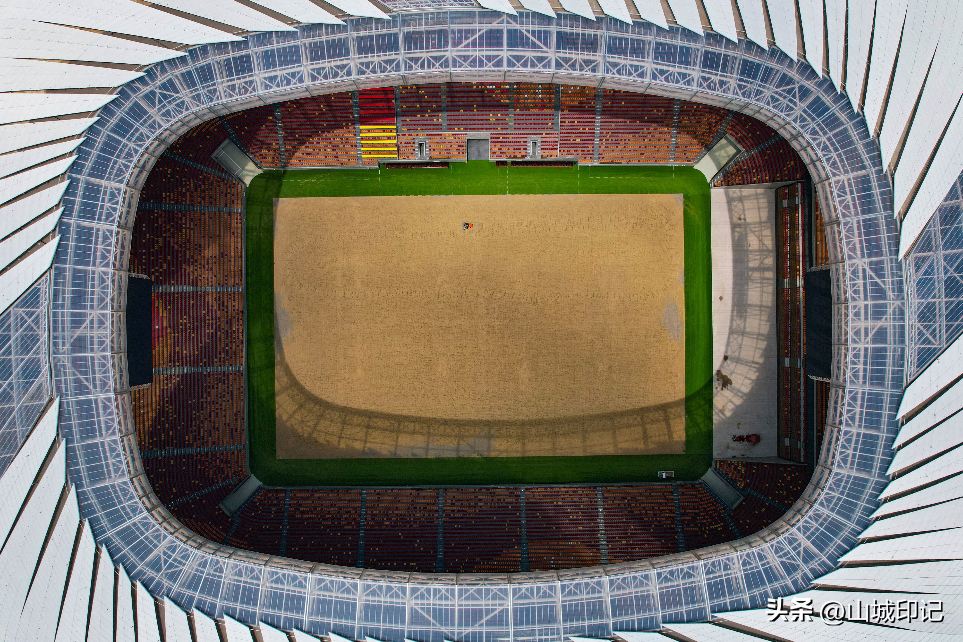 龙兴足球场是重庆首个专业足球场,龙兴足球场演唱会看台最好位置