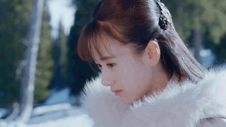 她曾被誉为娱乐圈校花,她被称为最美校花