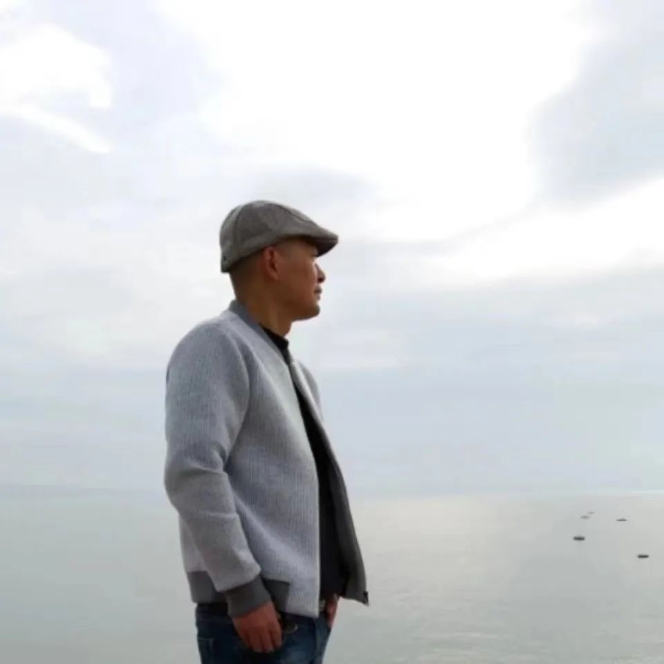 辛夷诗评|向内书写与向外表达——黄钟诗歌浅析