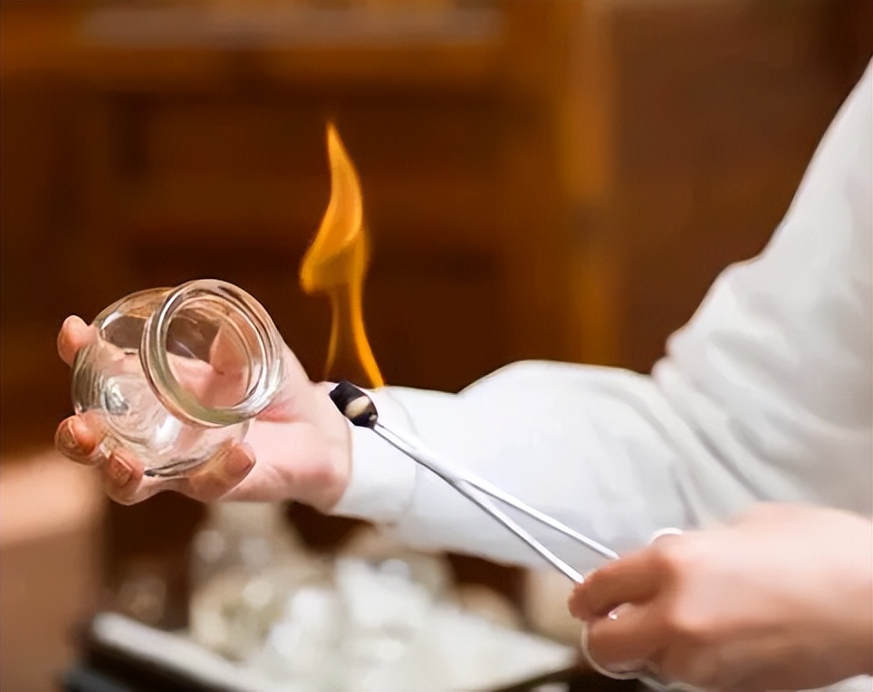 拔火罐的瘀血是身体内的毒素吗,拔火罐拔出的淤血是体内的毒素吗