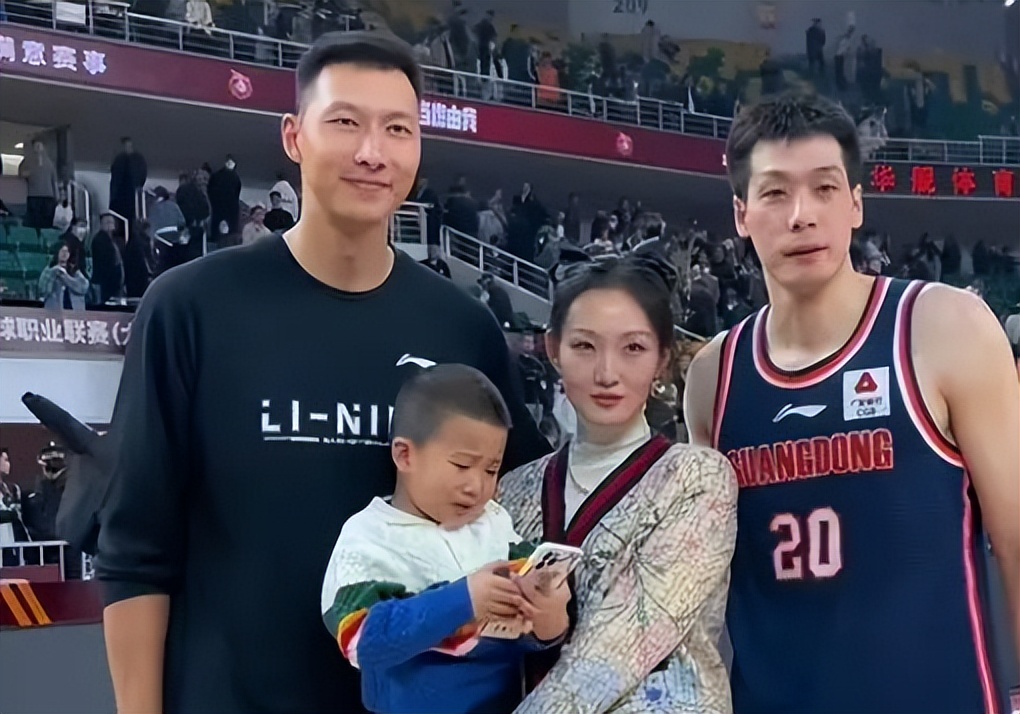 易建联妻子荆灵身高,易建联荆灵几几年结婚