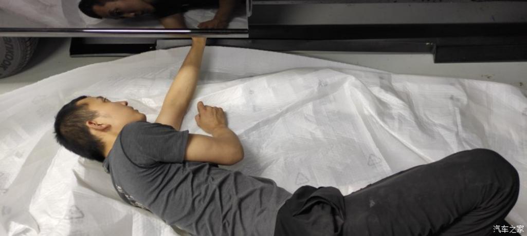 青岛奔驰商务威霆改装联系方式,威霆改装迈巴赫内饰