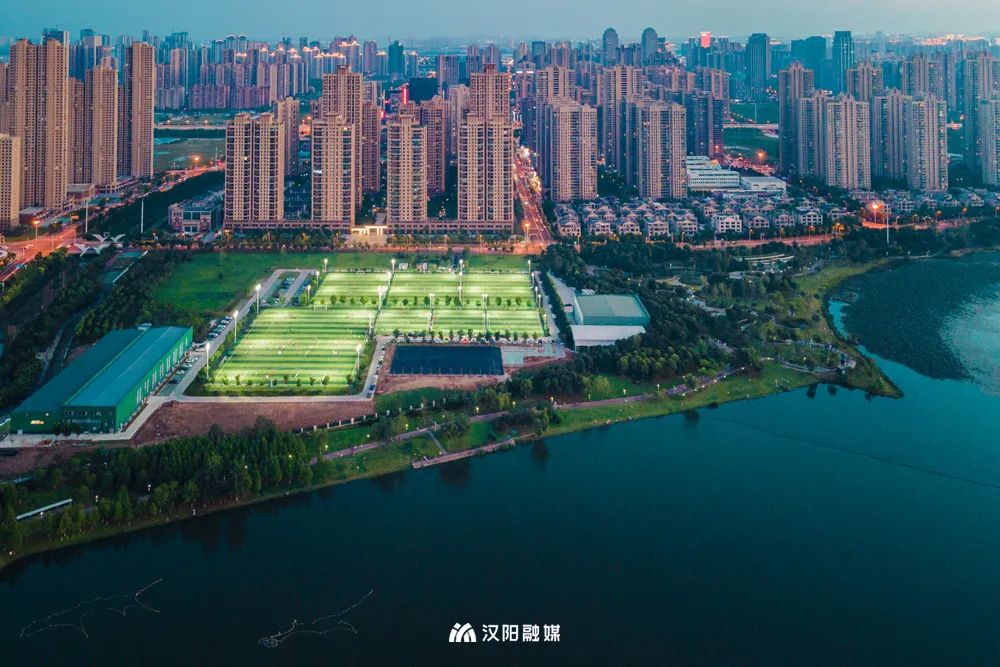 到汉阳踢球，512G的胃还不够用！