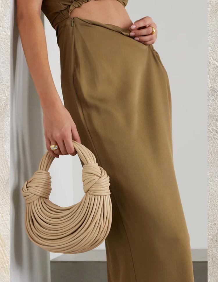 奢侈大牌推出大葱包、黄瓜包？！网友吐槽：蘸酱吃咱能炫几个…