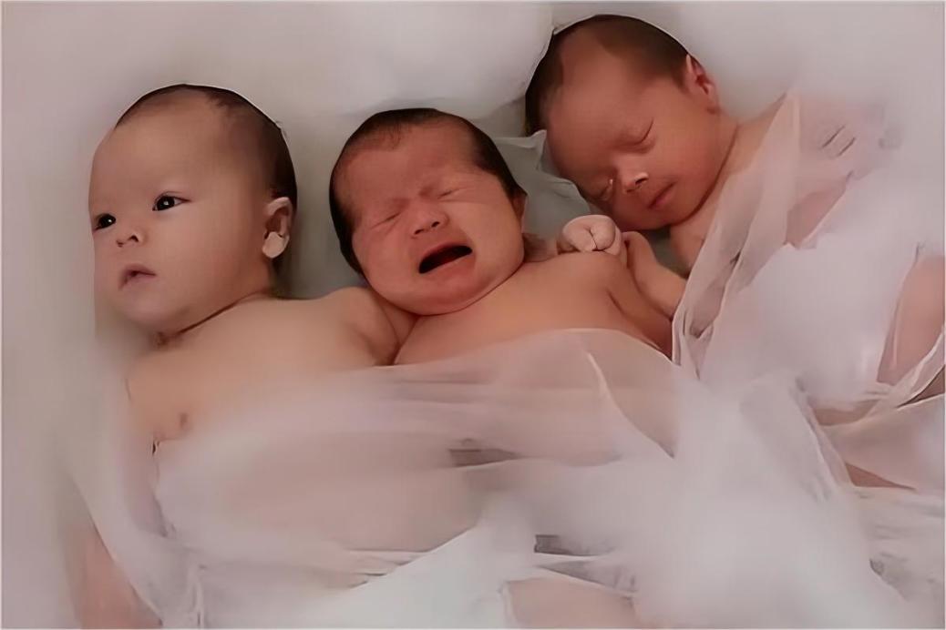 2019年，山东未婚女孩瞒着母亲，生下混血三胞胎，称：不需要男人
