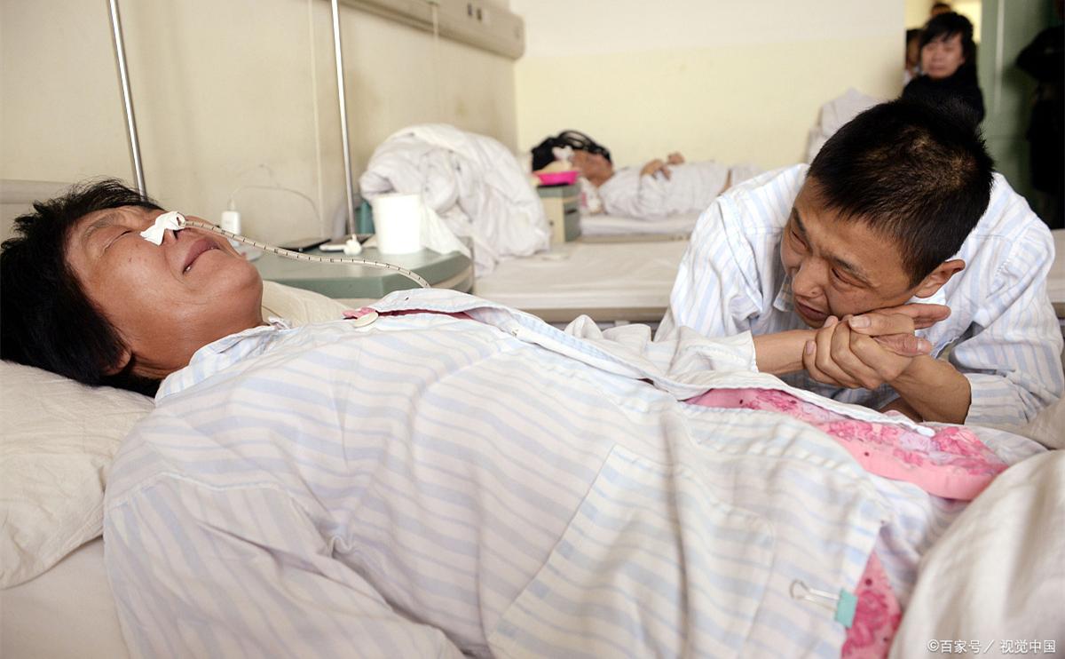 我53岁，存款680000，老伴手术缴费时余额不足，我：没钱就拔管吧