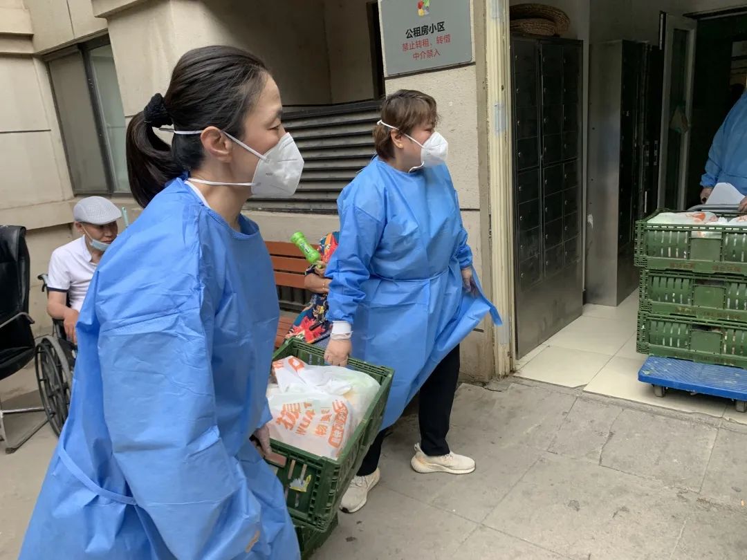 东升镇封管控小区里，暖心一幕幕——