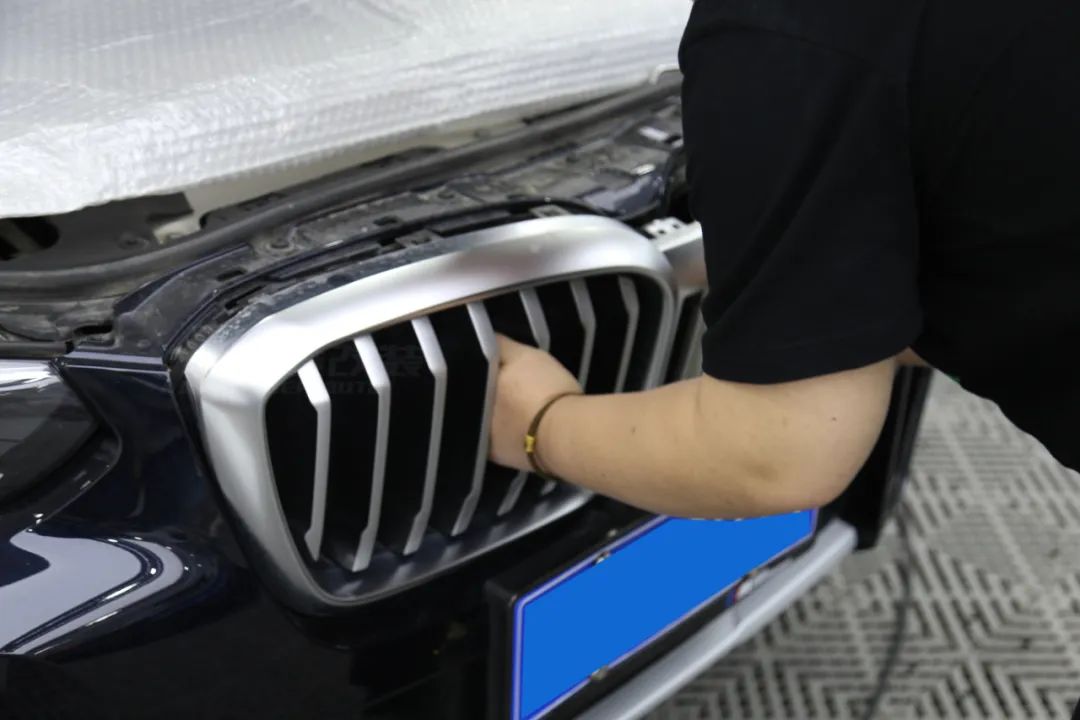 宝马x3改亮黑中网多少钱,宝马x3豪华版亮条改黑