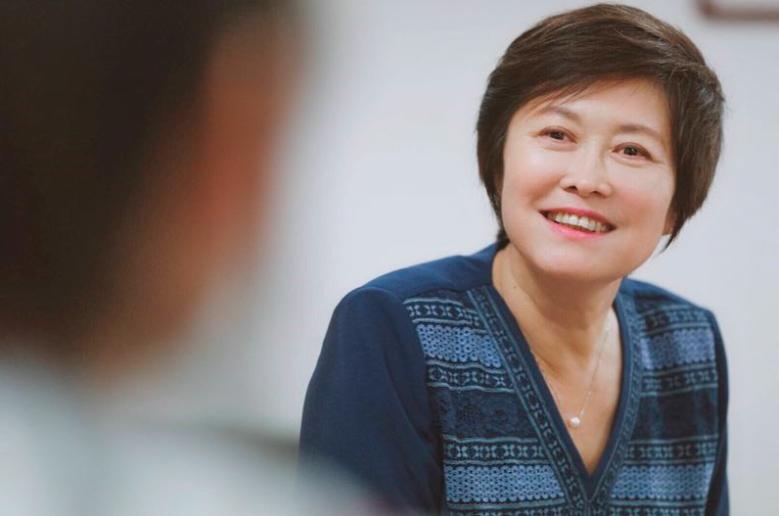 国脸女主持人海霞,央视美女主播海霞图片