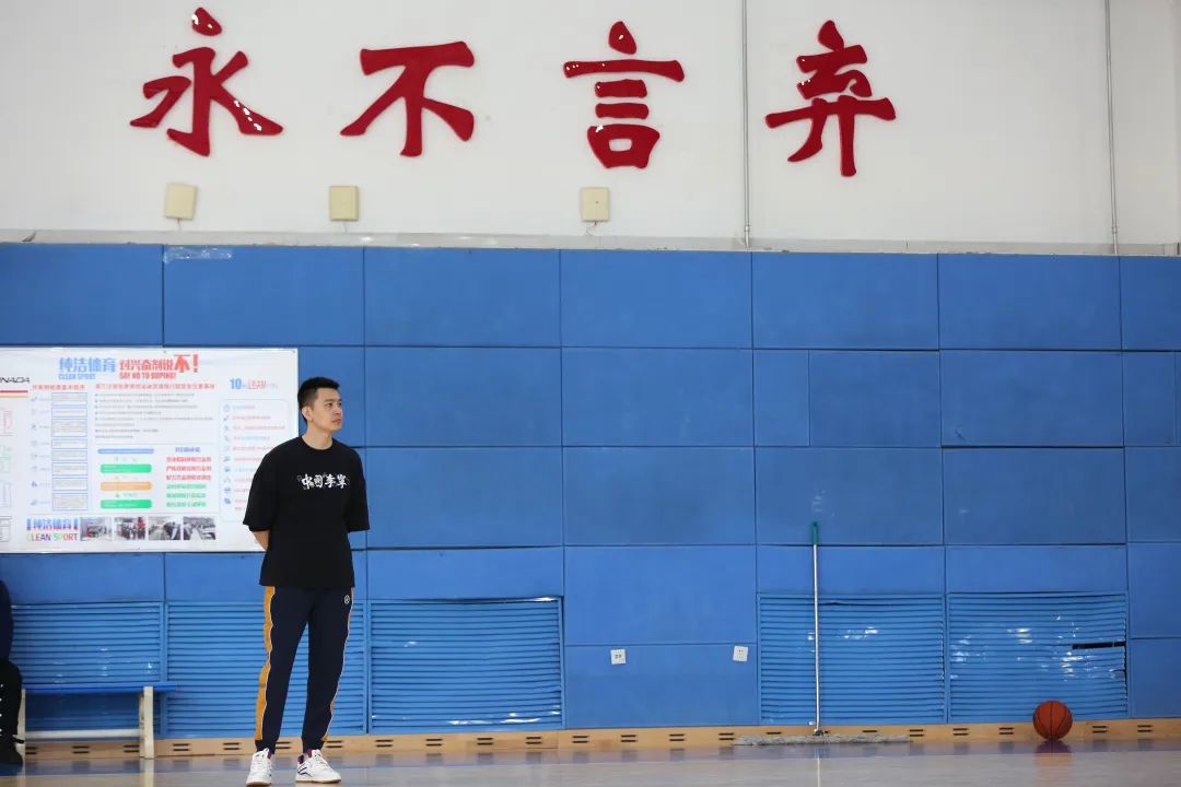 时隔36年再夺冠军,时隔四年edg夺冠比赛原声