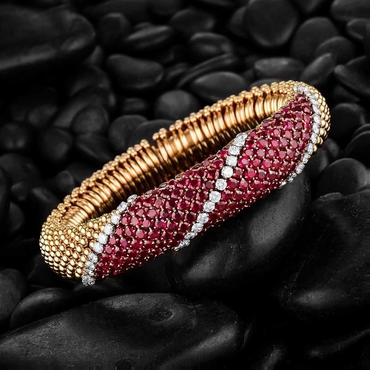 红宝石运势,红宝石是几月的生辰石