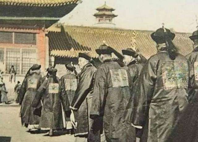 野史：雍正喝茶，店家说毛尖五百文一斤，太监：三十两一斤