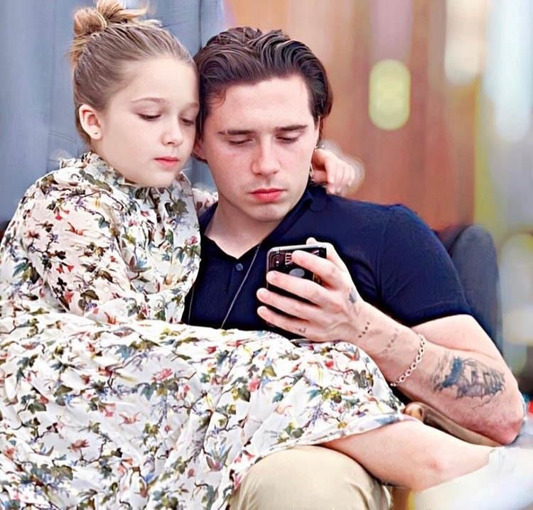 贝小七贝克汉姆小时候,贝小七被抱着长大