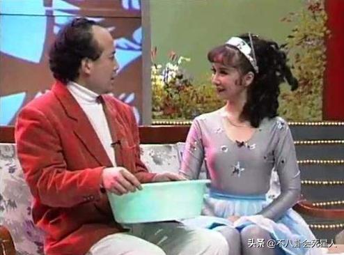 明星整容脸僵硬图片,老女明星整容脸和纯天然脸